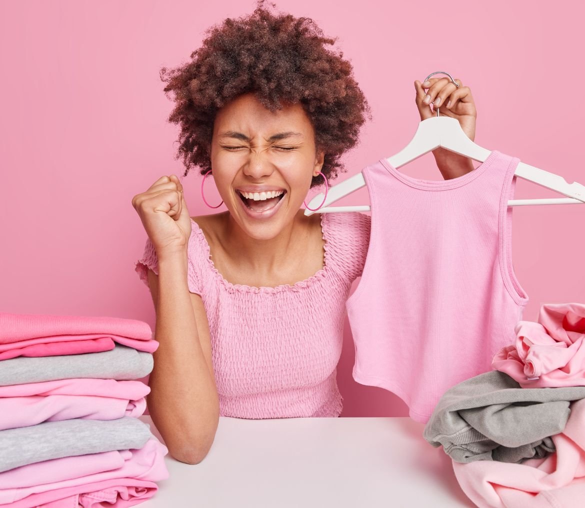 Discover how to use a self service Laundrette efficiently. Expert laundry tips, machine guidance, and affordable washing solutions at thelaundrycleaningcentre.